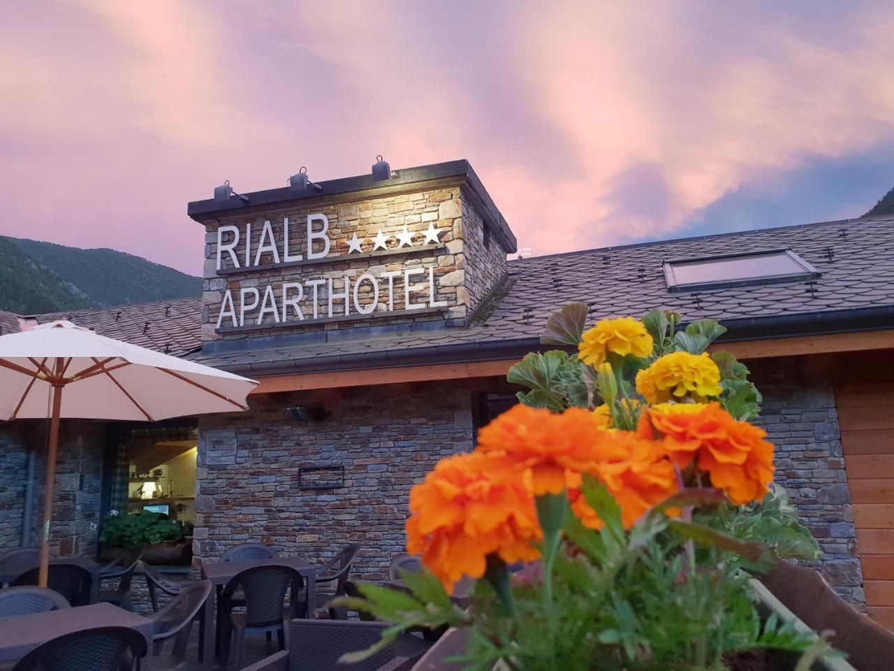 Aparthotel Rialb El Serrat Exteriér fotografie